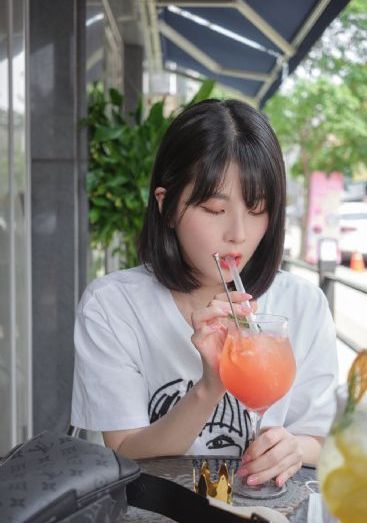 免费看美女洗澡全身光子